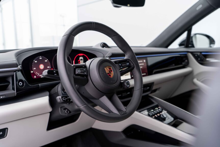 Porsche Macan - Image 8