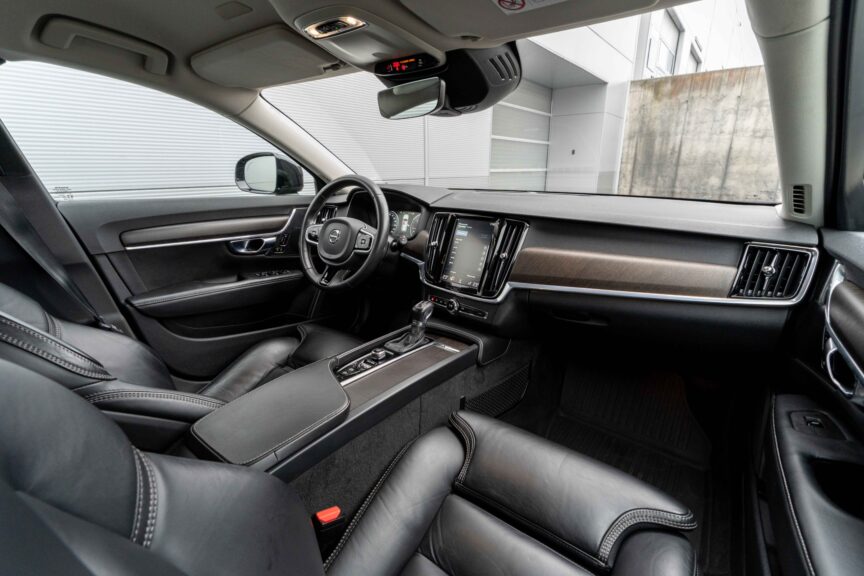 Volvo V90 Cross Country - Image 3