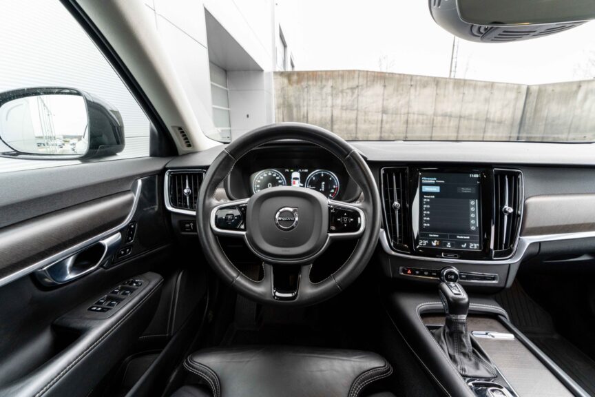 Volvo V90 Cross Country - Image 9