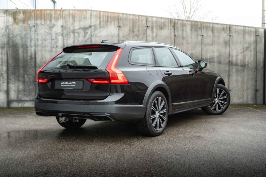 Volvo V90 Cross Country - Image 15