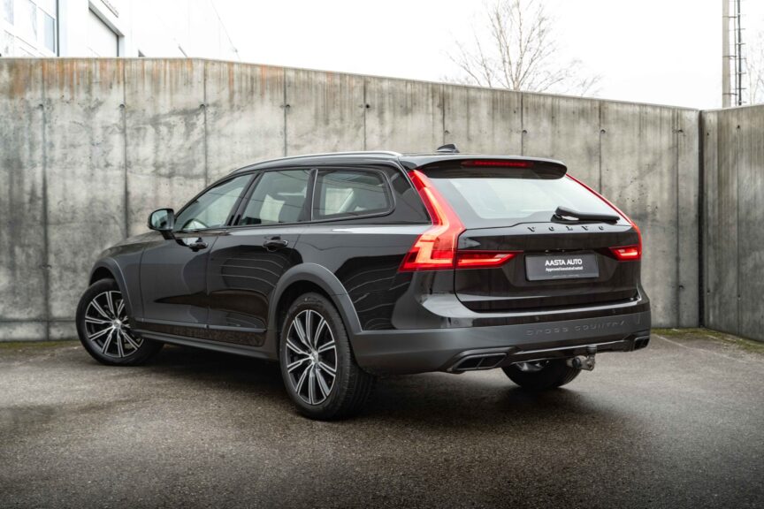 Volvo V90 Cross Country - Image 11