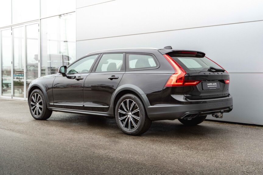 Volvo V90 Cross Country - Image 18