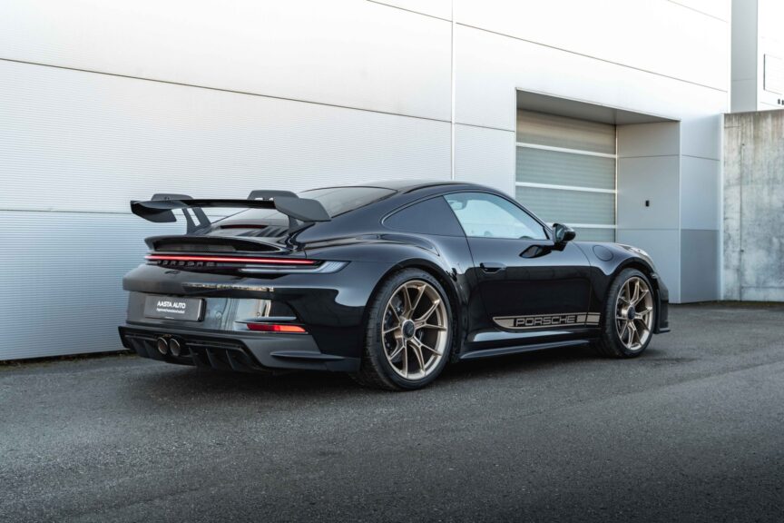 Porsche 911 - Image 2