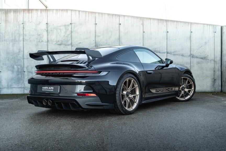 Porsche 911 - Image 19