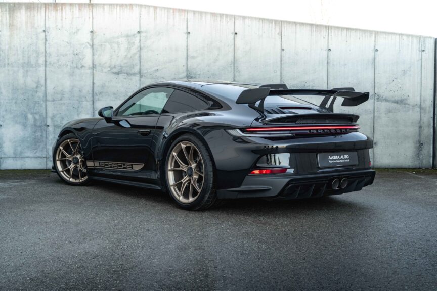 Porsche 911 - Image 15
