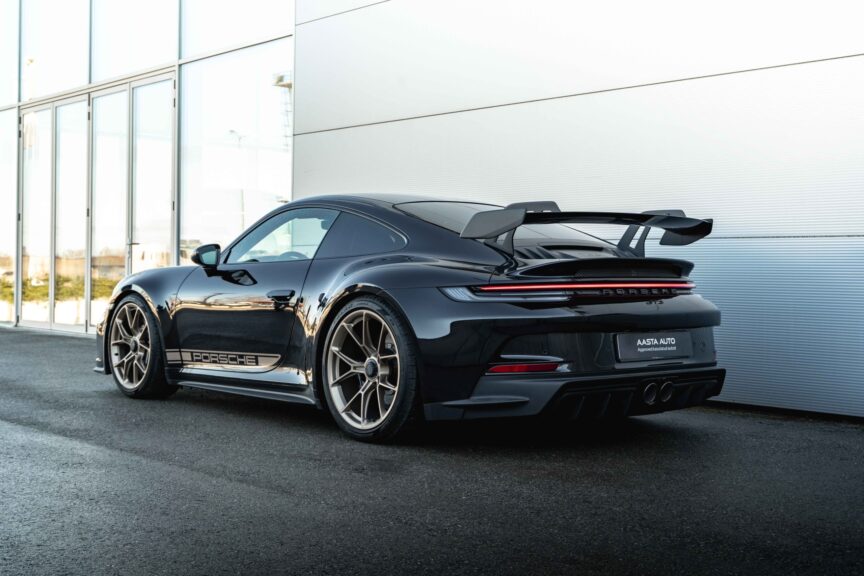 Porsche 911 - Image 11