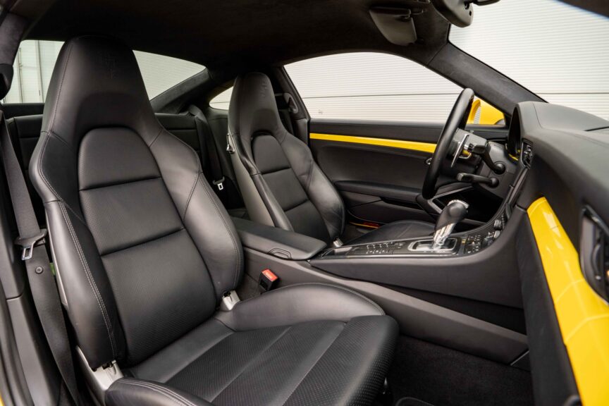 Porsche 911 - Image 19