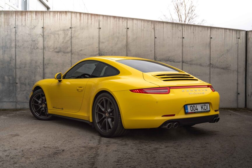 Porsche 911 - Image 18