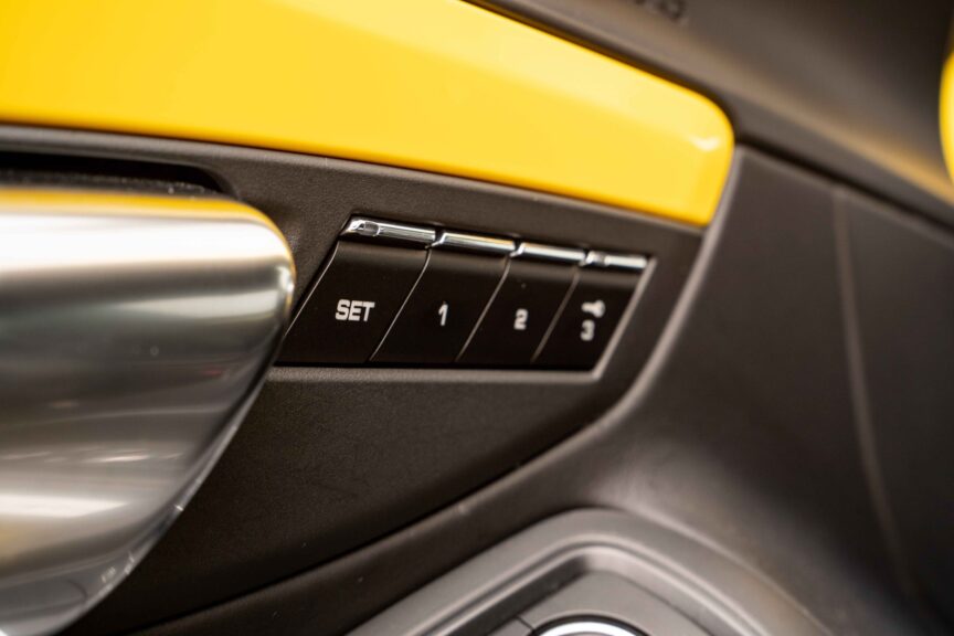 Porsche 911 - Image 30