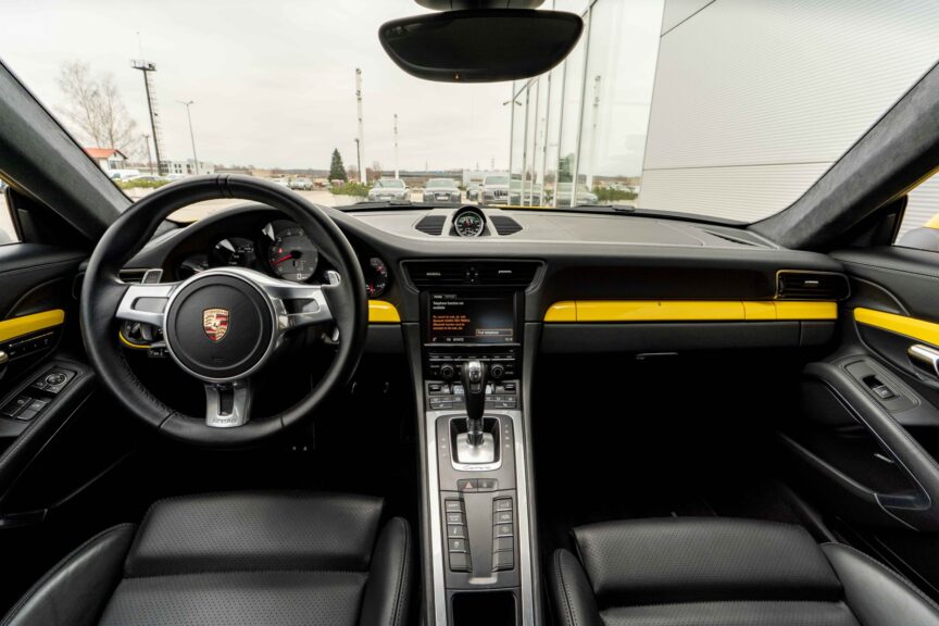 Porsche 911 - Image 7