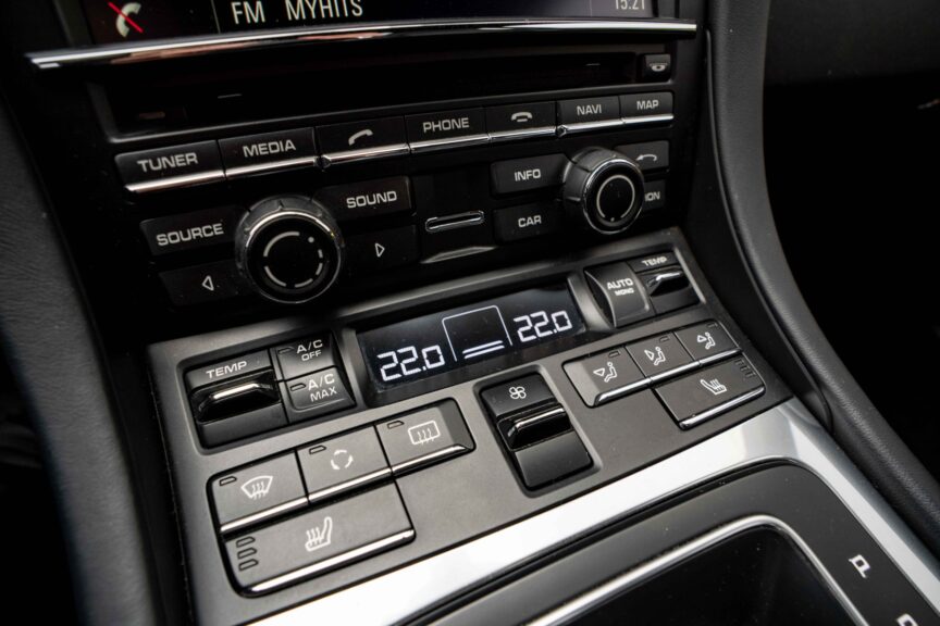 Porsche 911 - Image 27