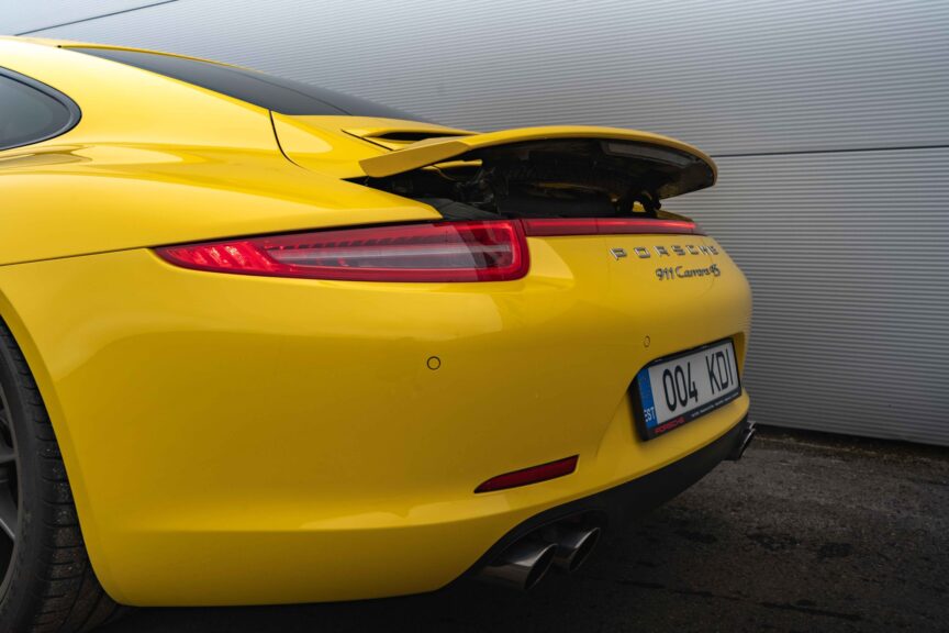 Porsche 911 - Image 12