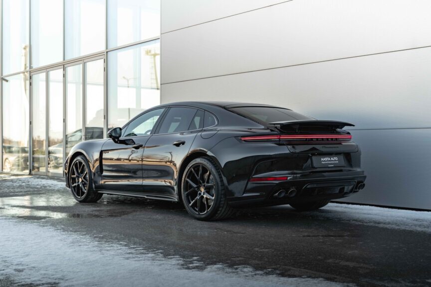 Porsche Panamera - Image 20