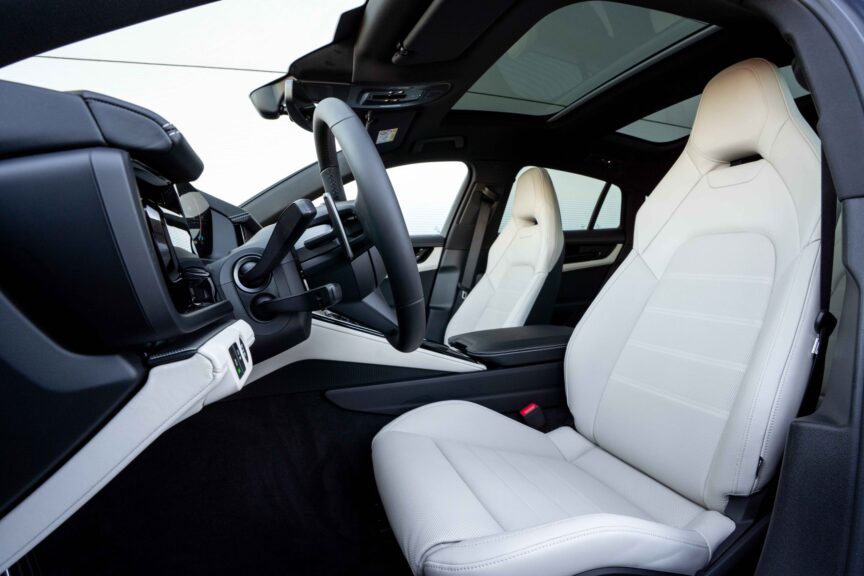 Porsche Panamera - Image 18