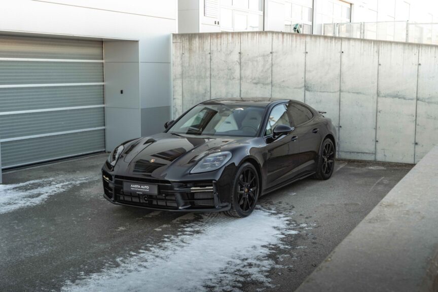 Porsche Panamera - Image 23