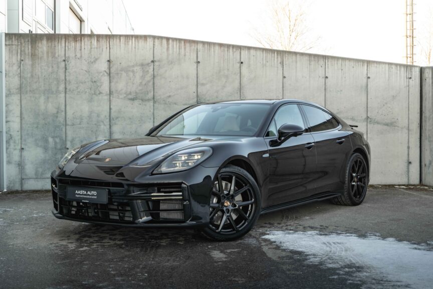 Porsche Panamera - Image 11