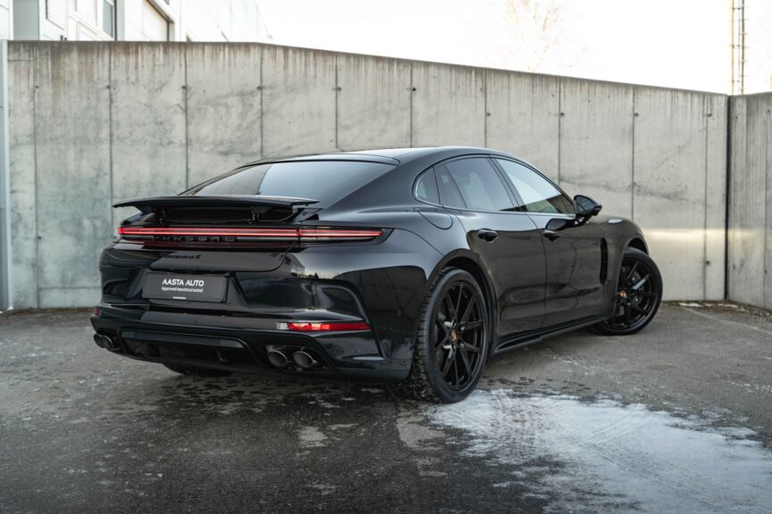 Porsche Panamera - Image 15