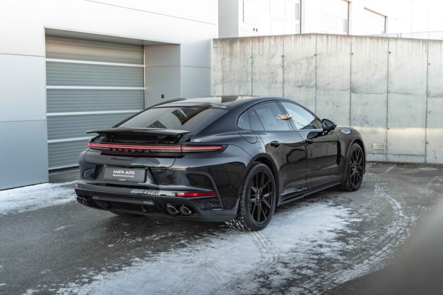 Porsche Panamera - Image 14