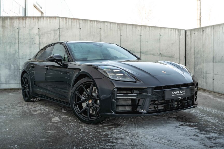 Porsche Panamera - Image 10