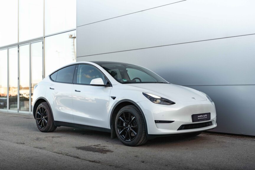 Tesla Model Y - Image 17