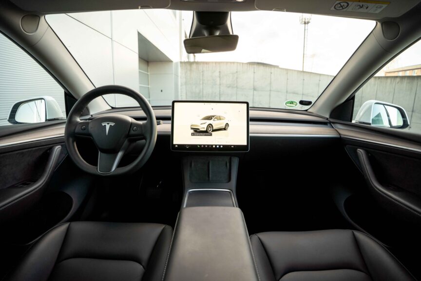 Tesla Model Y - Image 3