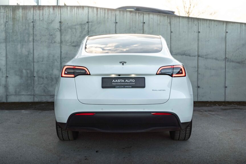 Tesla Model Y - Image 6