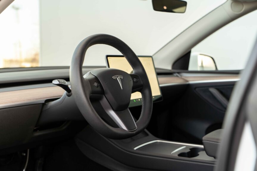 Tesla Model Y - Image 4