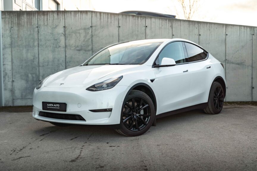 Tesla Model Y - Image 13