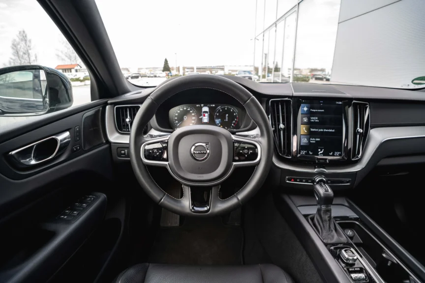 Volvo XC60 - Image 8