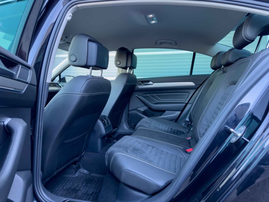 Volkswagen Passat - Image 15
