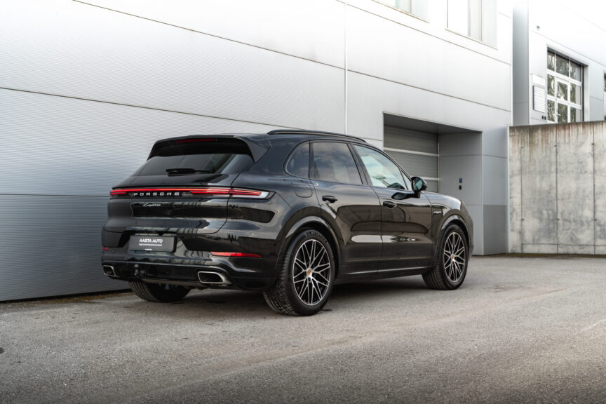 Porsche Cayenne - Image 2