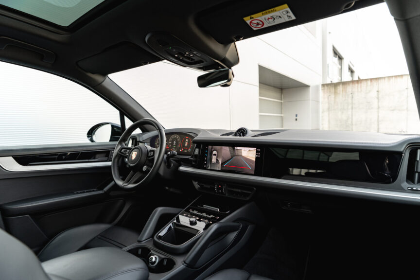 Porsche Cayenne - Image 3