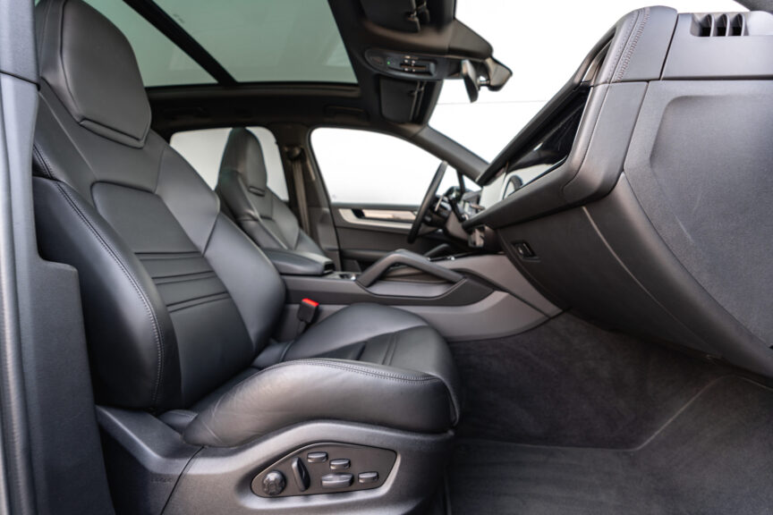 Porsche Cayenne - Image 14