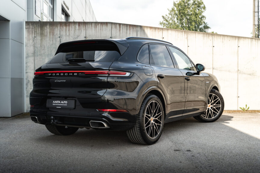 Porsche Cayenne - Image 12