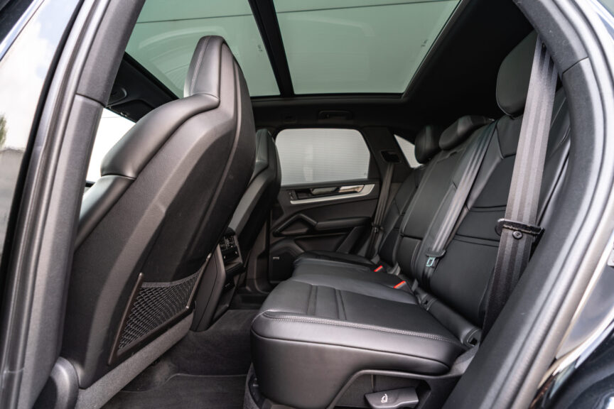 Porsche Cayenne - Image 18