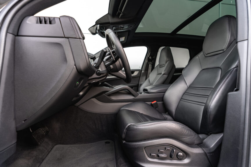 Porsche Cayenne - Image 15