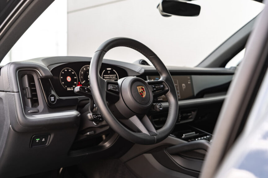 Porsche Cayenne - Image 4