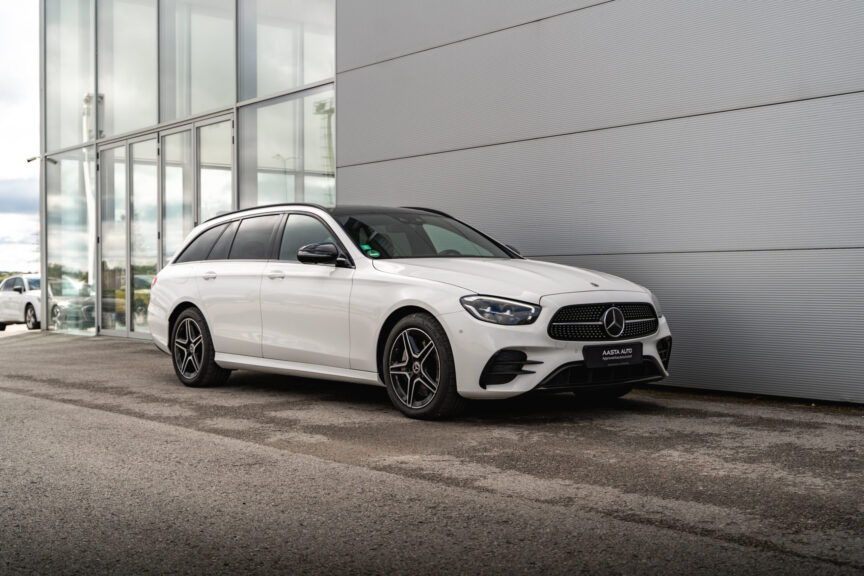 Mercedes-Benz E 300 - Image 16