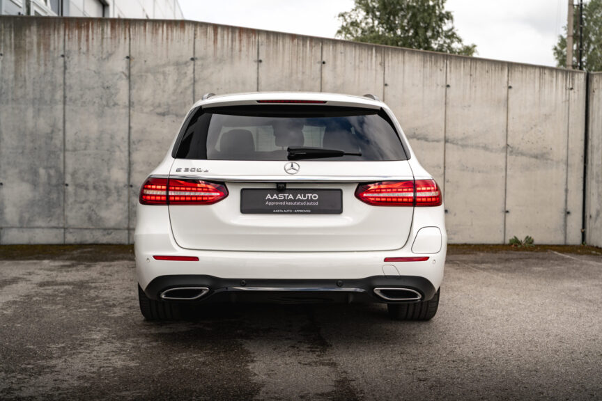 Mercedes-Benz E 300 - Image 7