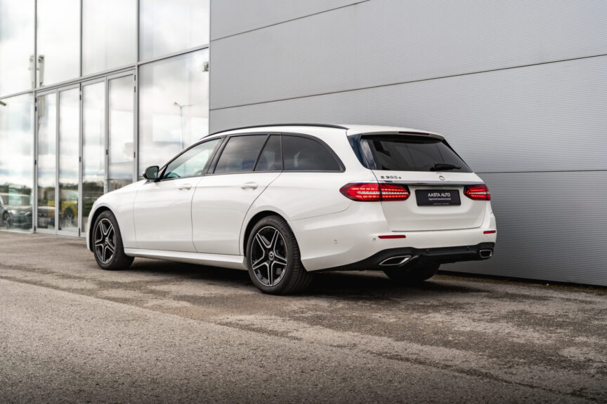 Mercedes-Benz E 300 - Image 15