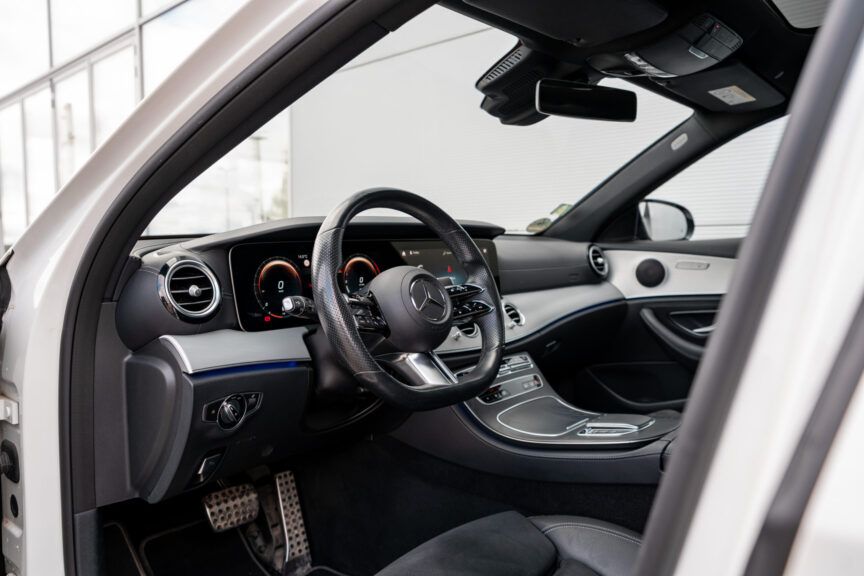 Mercedes-Benz E 300 - Image 5