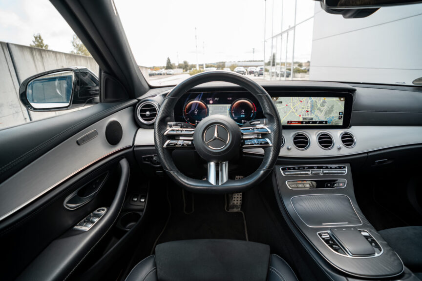 Mercedes-Benz E 300 - Image 10