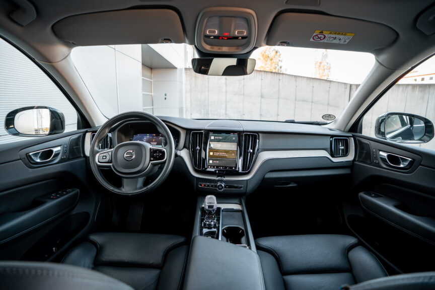 Volvo XC60 - Image 8